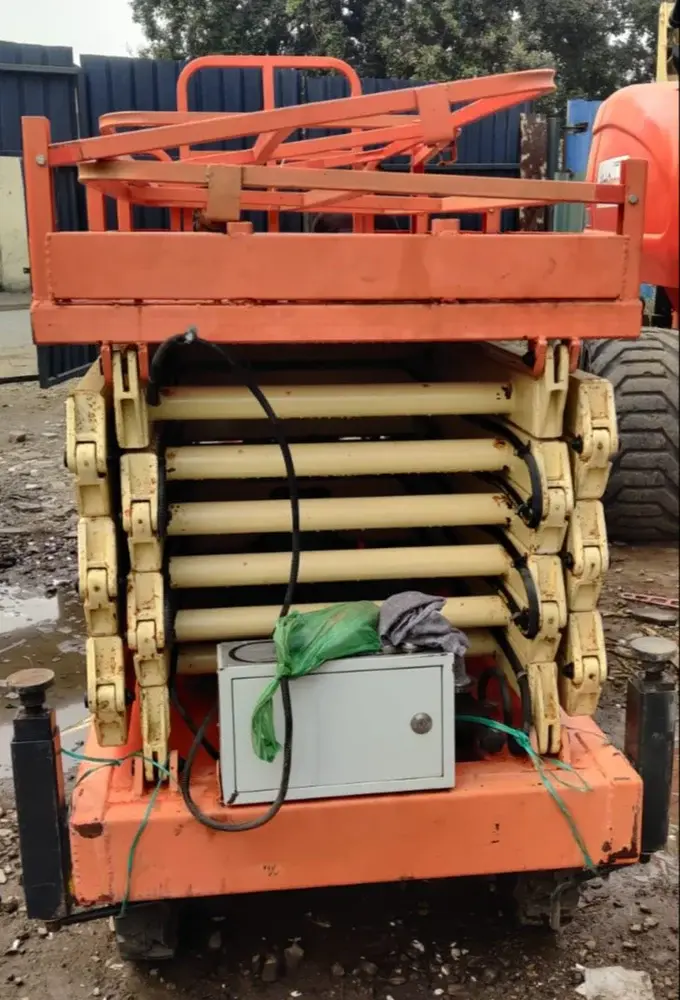 beta-b500-electrict-scissor-lift-11-meters-1000x1000 (2).webp